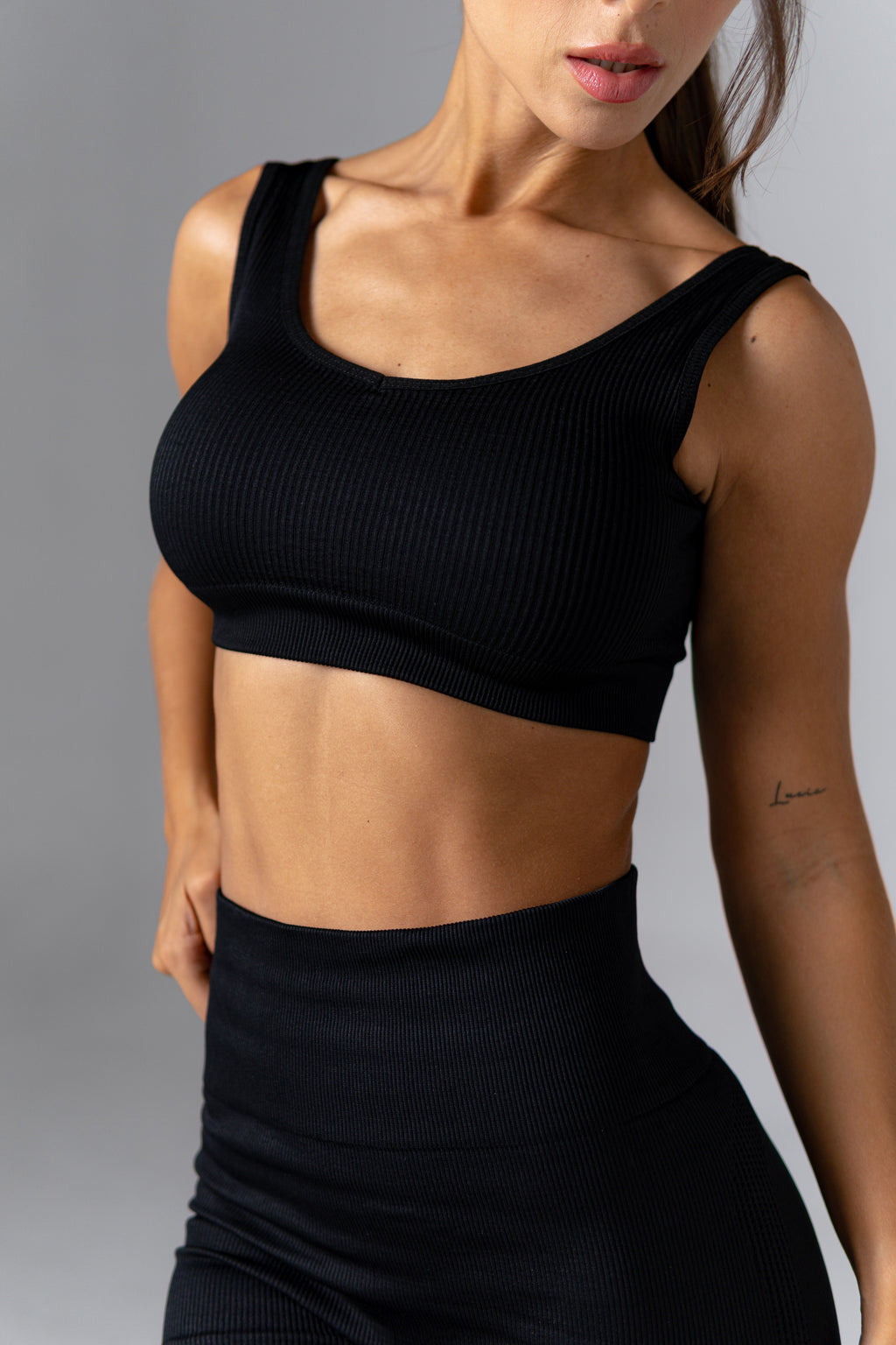 CONJUNTO SEAMLESS (TOP + SHORT PUSH UP)